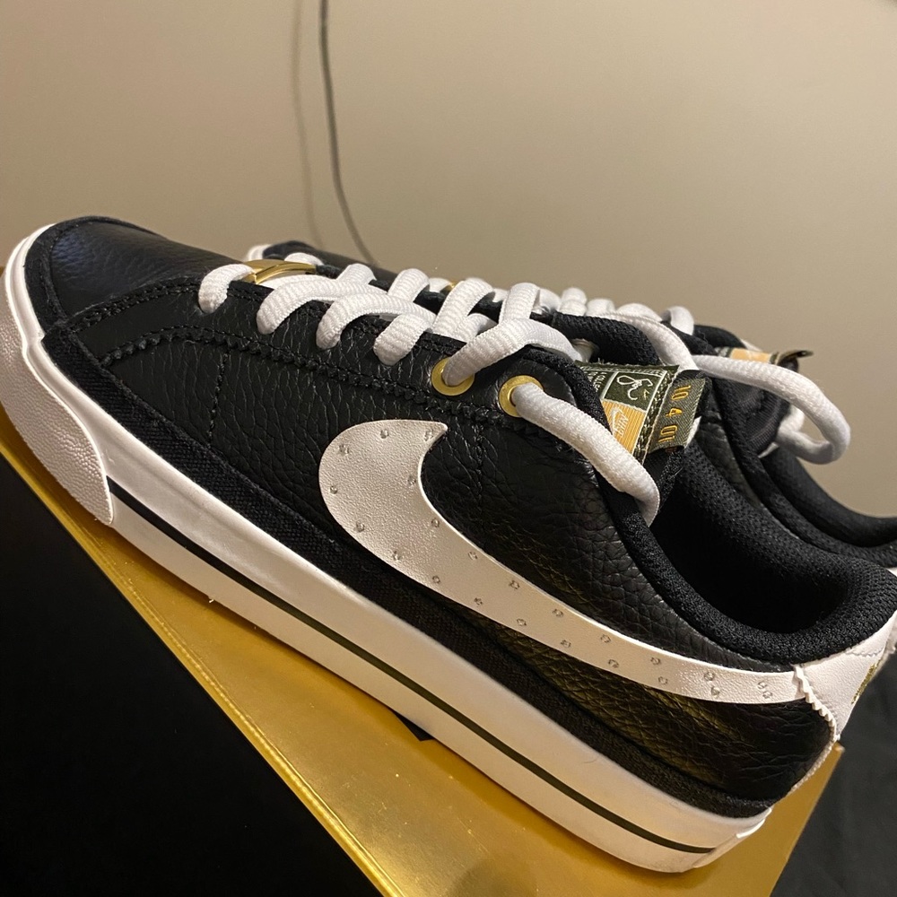 Nike court legacy